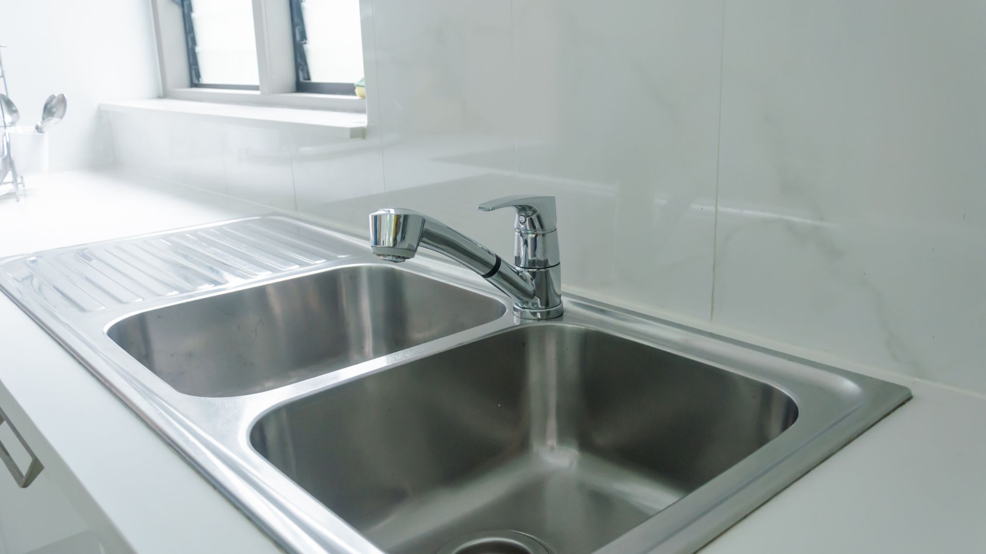 我們的客戶：水槽製造商Our clients: Sink manufacturers私たちの顧客：シンクメーカー