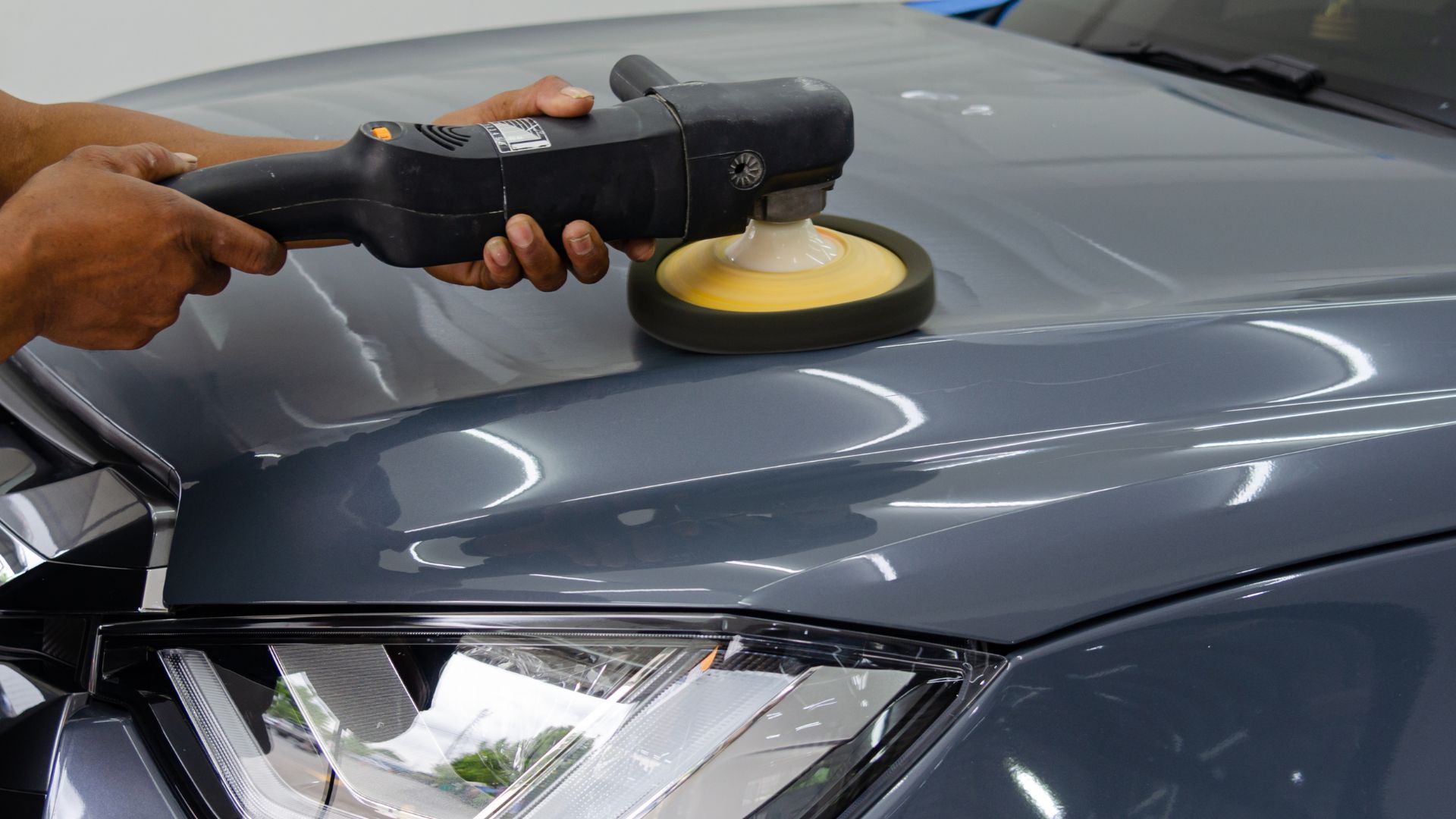 我們的客戶：車身修復與汽車美容業Car body repair and automotive detailing industry私たちの顧客：車体修理および自動車ディテール業